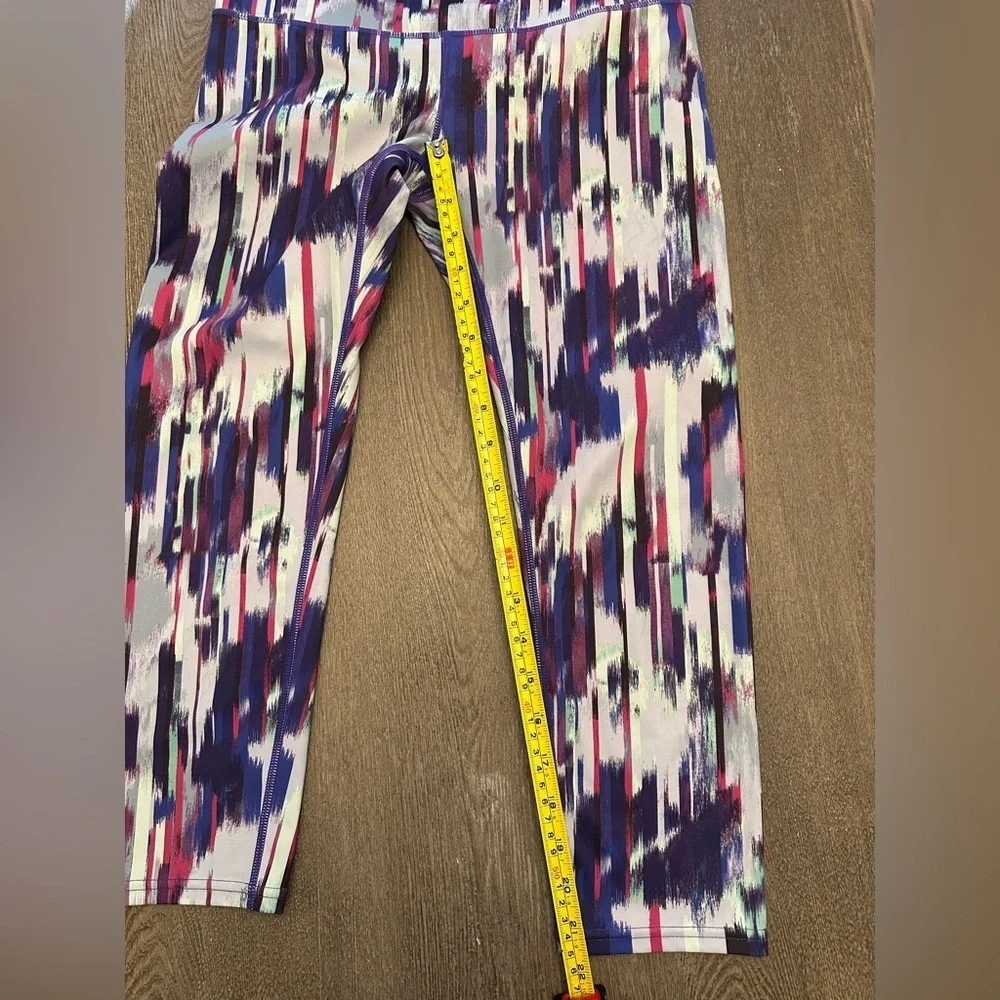 LIKE NEW ATHLETA MULTI COLORED CROPPED LEGGINGS - Size Small AKU:1